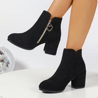 Emily | Klassische und raffinierte Wildleder-Stiefeletten mit Blockabsatz