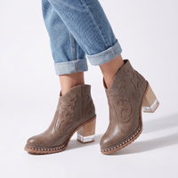 Alisha | Stivaletti da donna eleganti e confortevoli con pelle goffrata