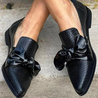 Rosalie | Stilvolle und feminine glänzende Schleifen-Loafer