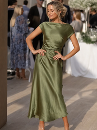 Daisy | Anmutiges und zeitloses Midikleid mit drapierter Taille