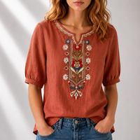Fiona | Locker sitzende und vielseitige Bluse mit Blumenstickerei