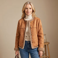 Evelyn | Elegante und gemütliche kurze Jacke aus Kunstwildleder mit Lammfell