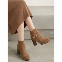 Julia | Klassische und raffinierte Wildleder-Stiefeletten mit Blockabsatz