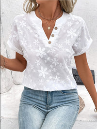 Amelie | Feminine und edle Bluse mit Blumenstickerei und V-Ausschnitt